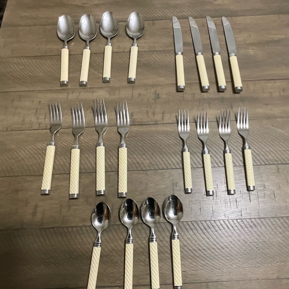 Mikasa Laslo Braid Ivory Cream Utensils Set of 20 Fork Knives Spoons